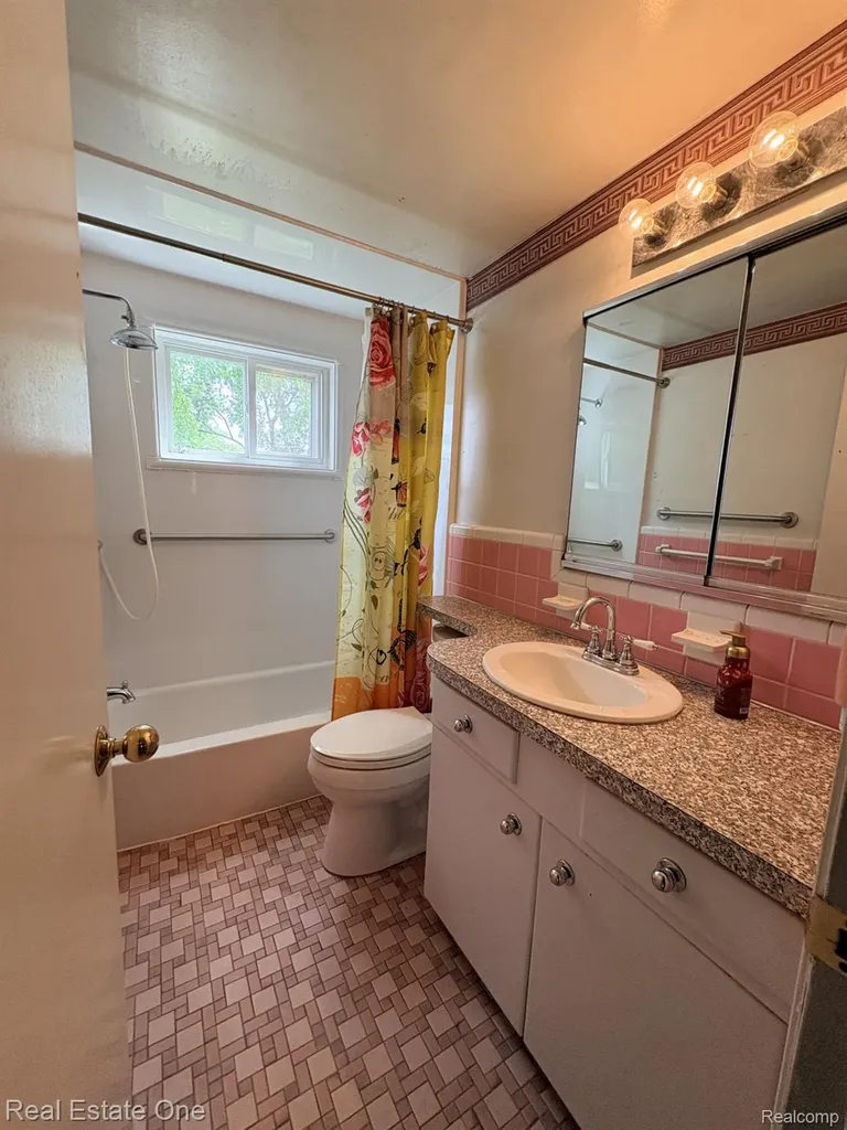 2523 Watonga Drive Commerce Charter Township MI 48382