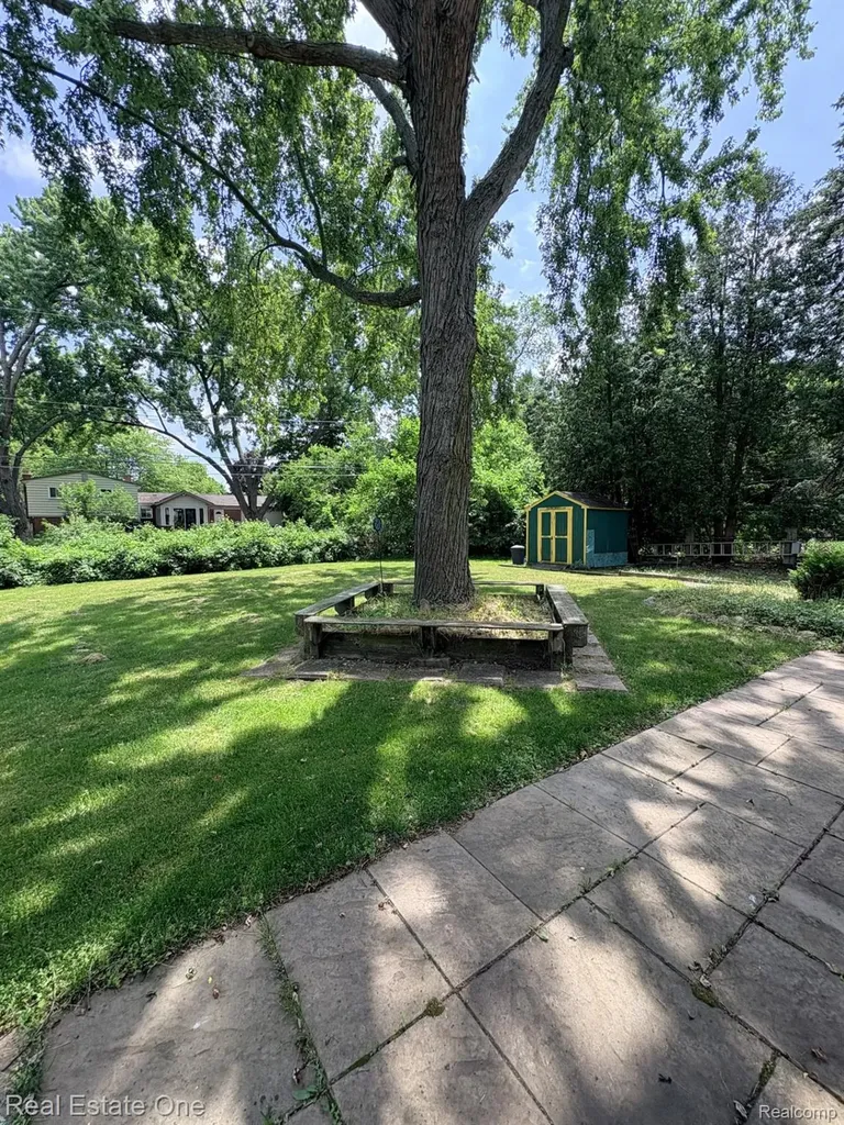 2523 Watonga Drive Commerce Charter Township MI 48382