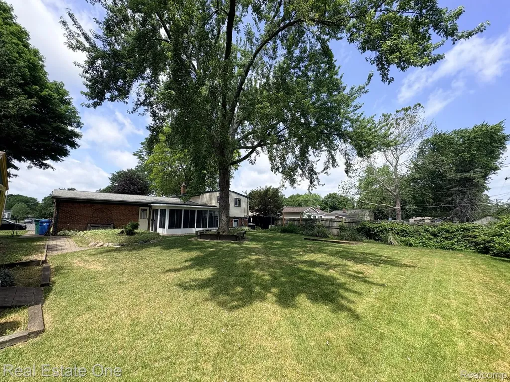 2523 Watonga Drive Commerce Charter Township MI 48382