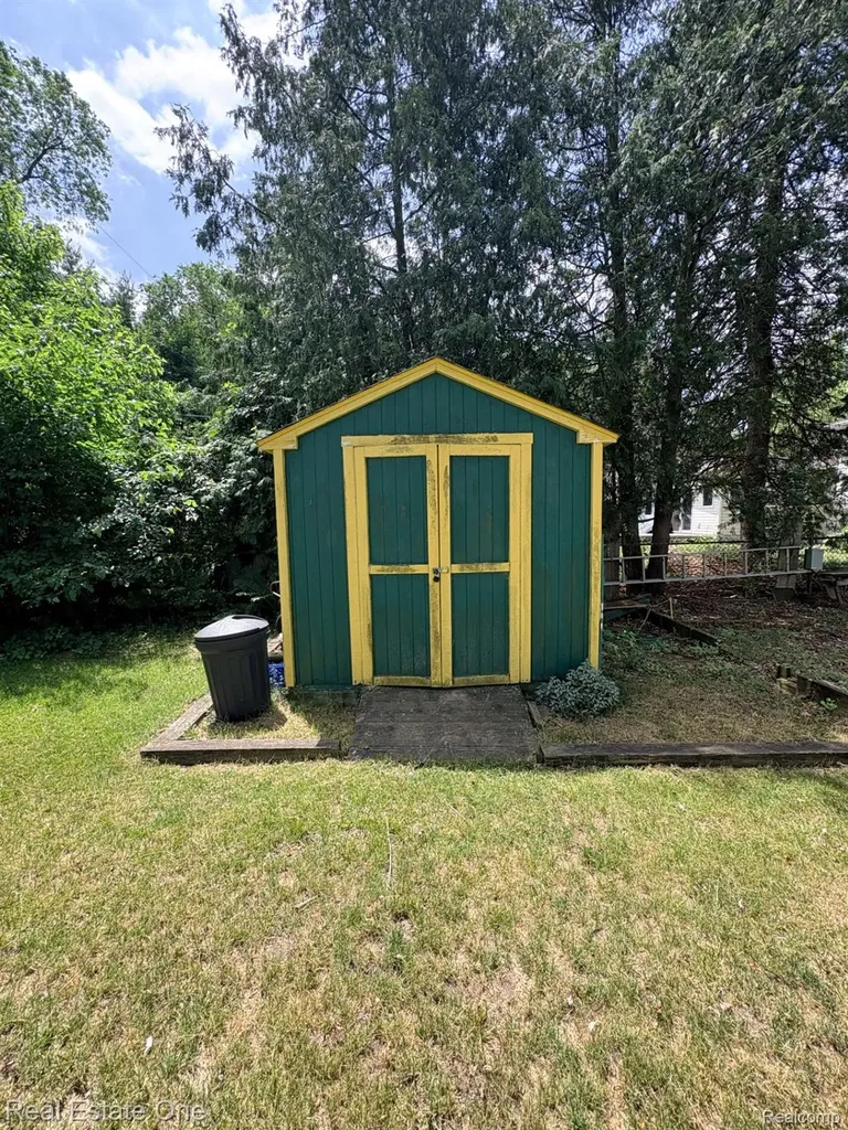 2523 Watonga Drive Commerce Charter Township MI 48382