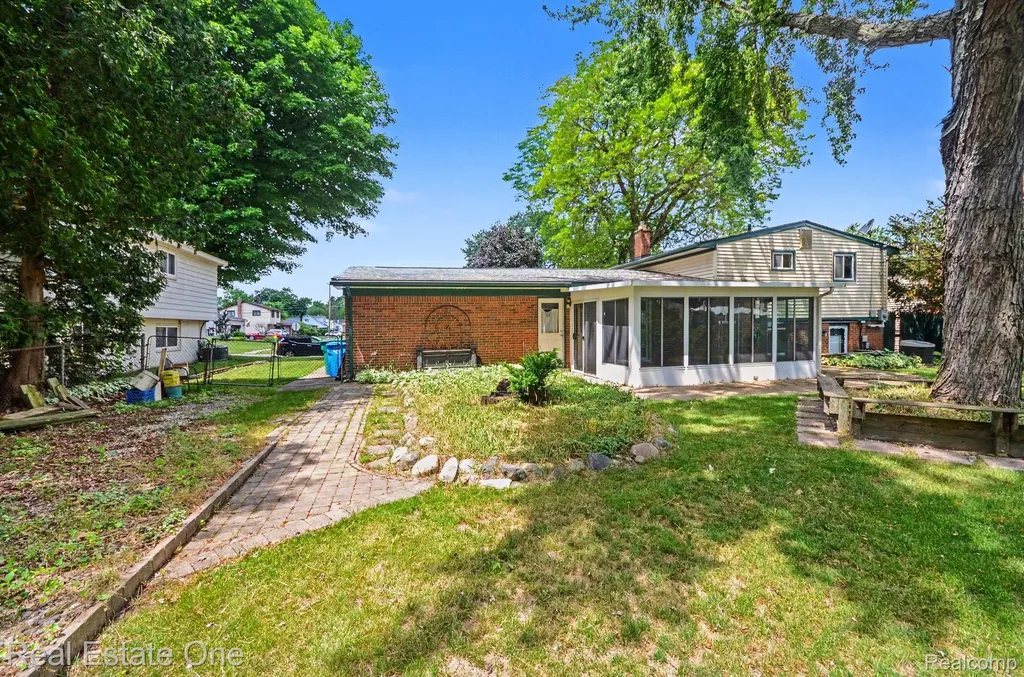 2523 Watonga Drive Commerce Charter Township MI 48382