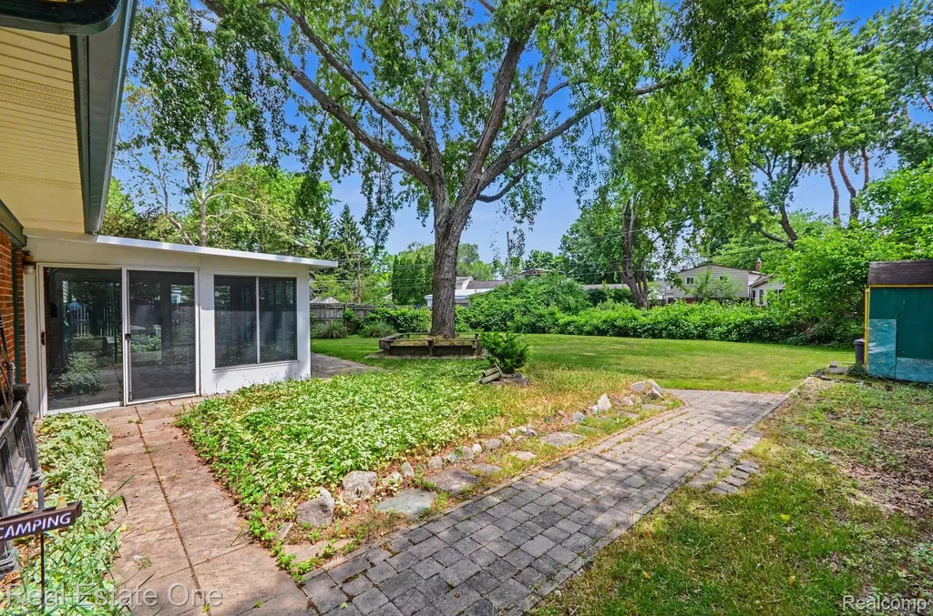 2523 Watonga Drive Commerce Charter Township MI 48382