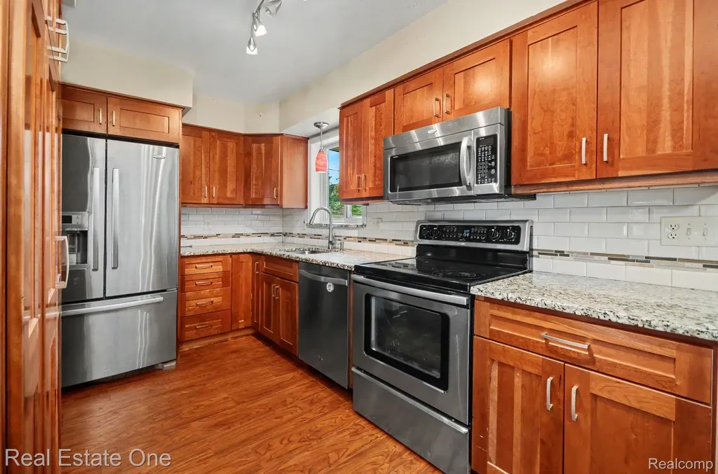 2523 Watonga Drive Commerce Charter Township MI 48382