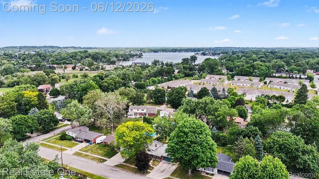 2523 Watonga Drive Commerce Charter Township MI 48382