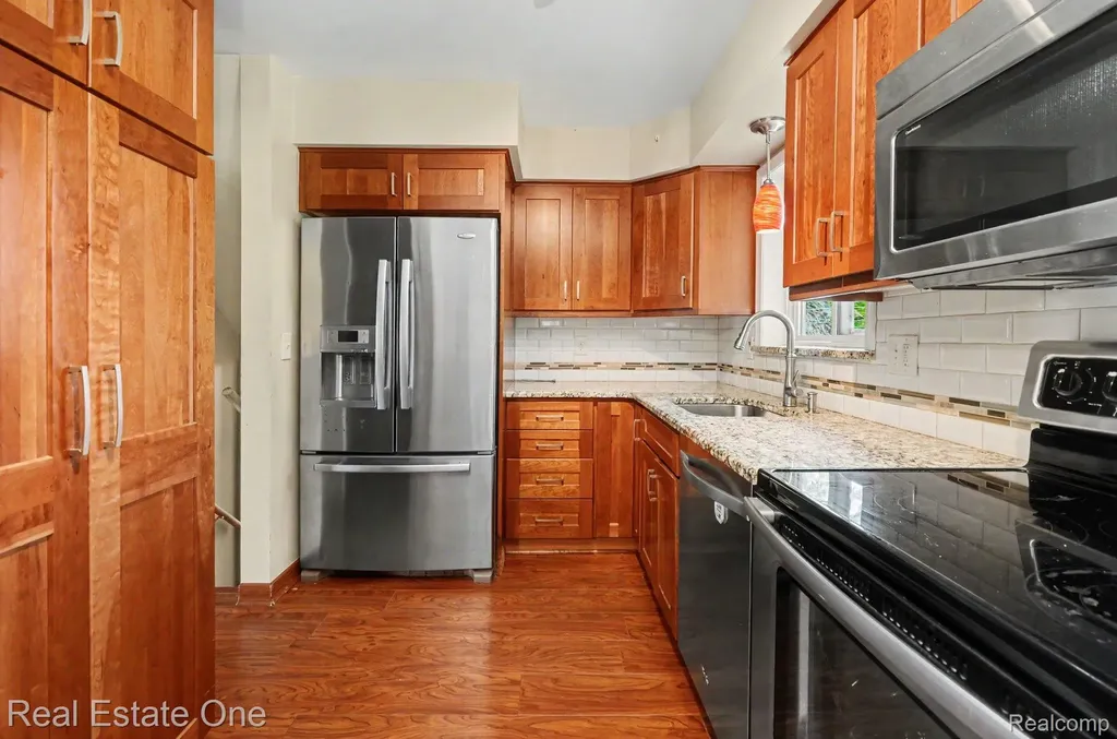 2523 Watonga Drive Commerce Charter Township MI 48382