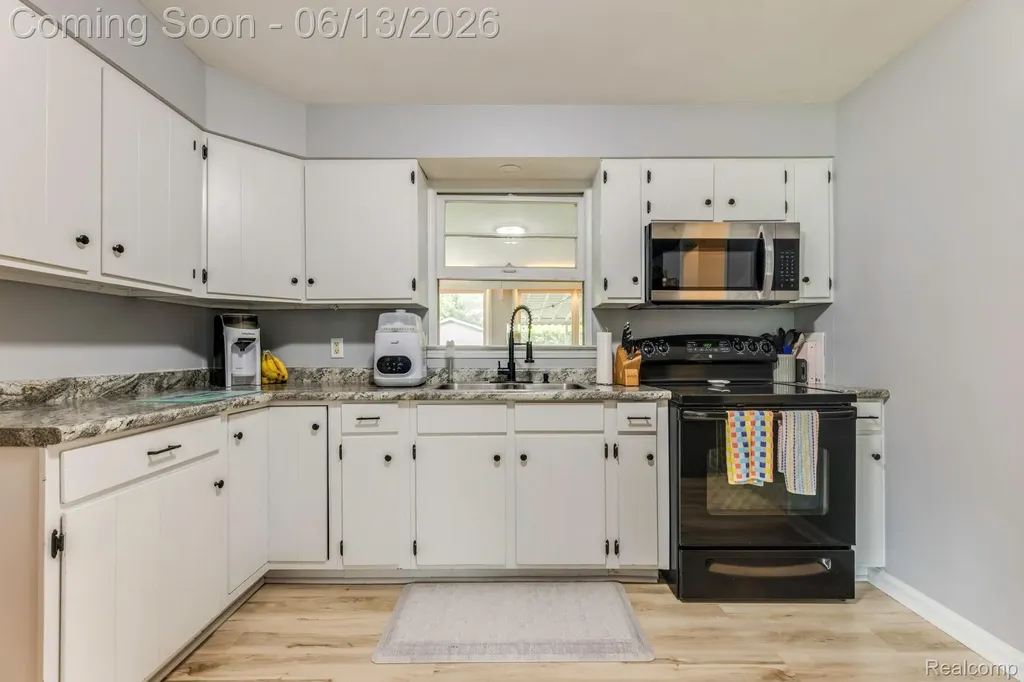 2435 Sharon Lane Port Huron City MI 48060
