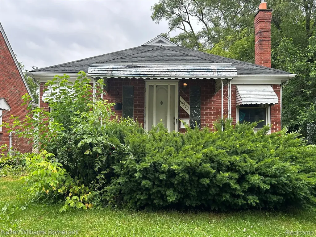 18573 Elkhart Street Harper Woods City MI 48225