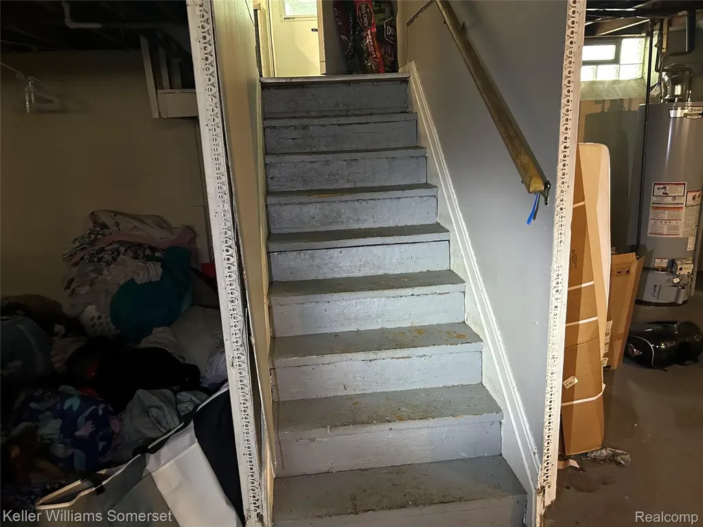 18573 Elkhart Street Harper Woods City MI 48225