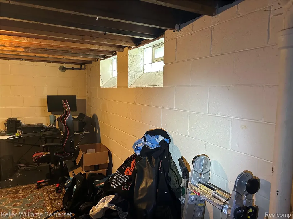 18573 Elkhart Street Harper Woods City MI 48225