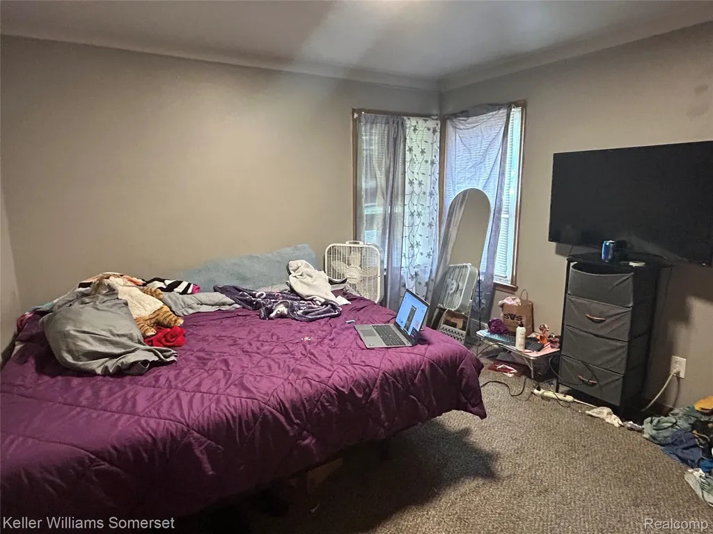 18573 Elkhart Street Harper Woods City MI 48225