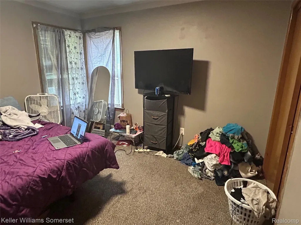 18573 Elkhart Street Harper Woods City MI 48225