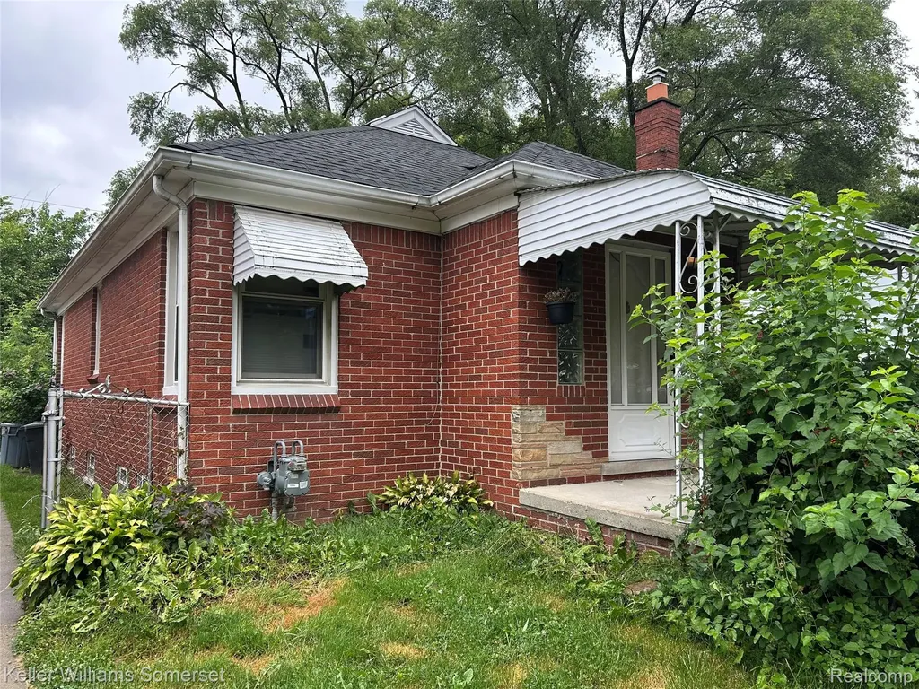 18573 Elkhart Street Harper Woods City MI 48225
