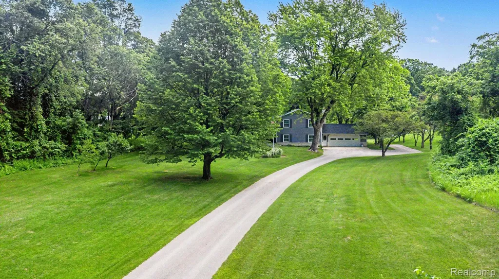 9100 Pine Knob Road Independence Charter Township MI 48348