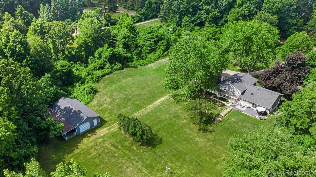 9100 Pine Knob Road Independence Charter Township MI 48348
