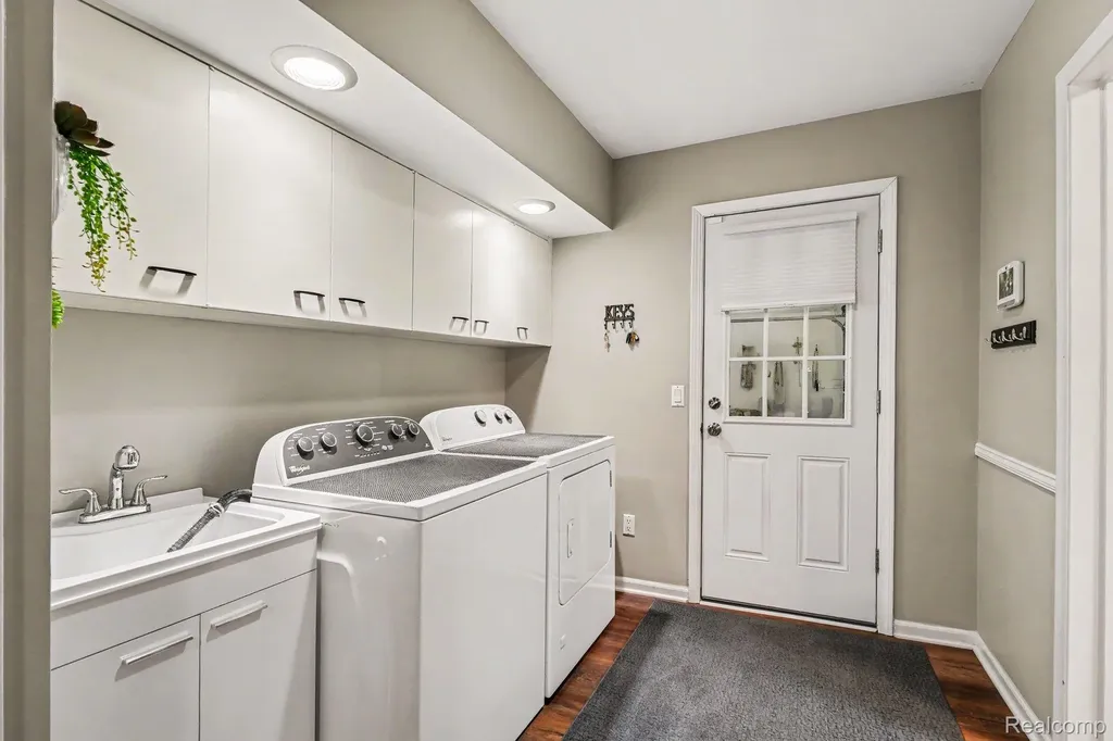 9100 Pine Knob Road Independence Charter Township MI 48348