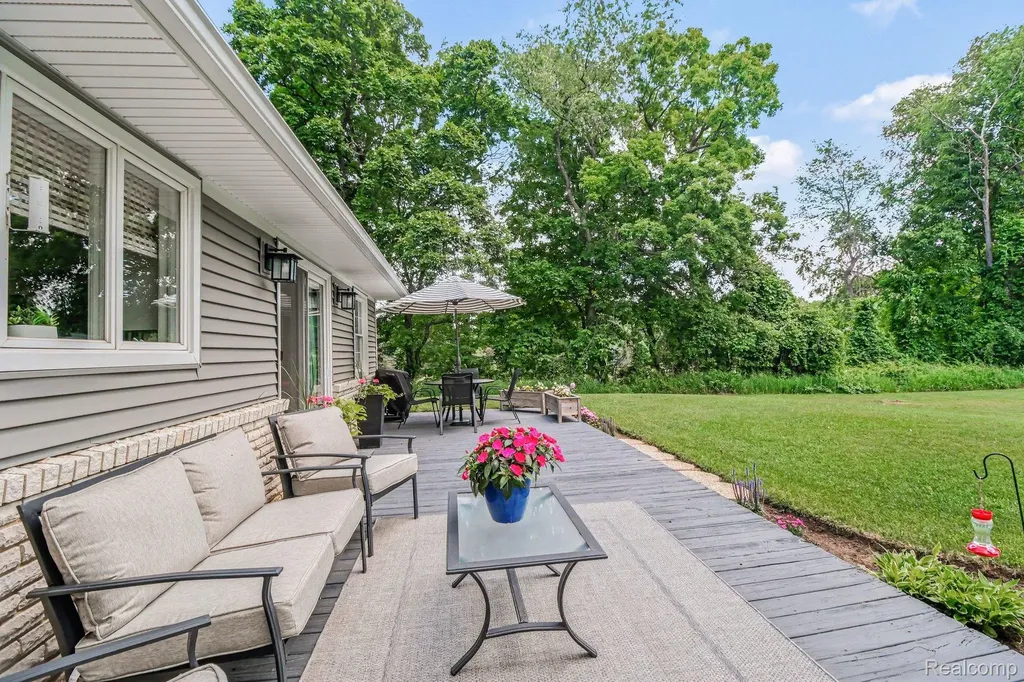 9100 Pine Knob Road Independence Charter Township MI 48348
