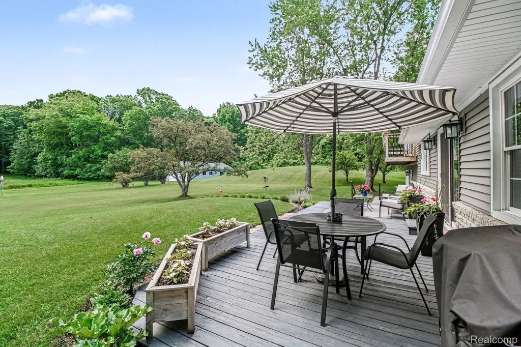 9100 Pine Knob Road Independence Charter Township MI 48348