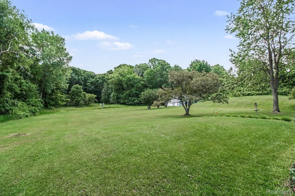 9100 Pine Knob Road Independence Charter Township MI 48348
