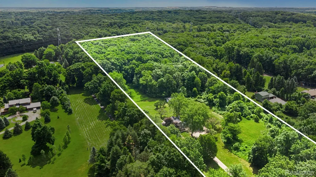 9100 Pine Knob Road Independence Charter Township MI 48348