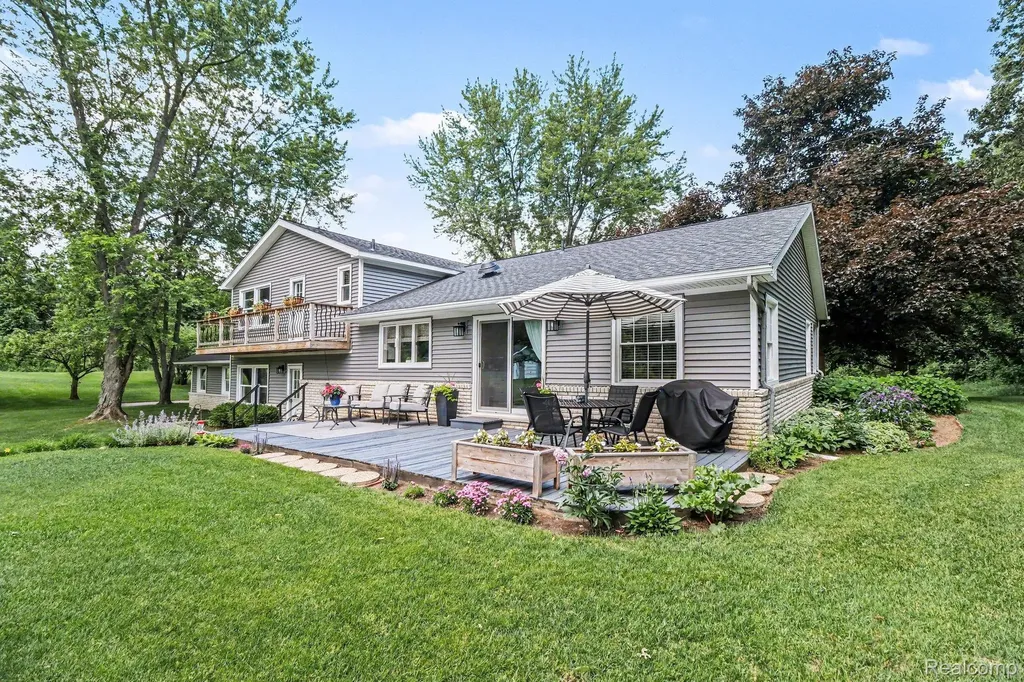 9100 Pine Knob Road Independence Charter Township MI 48348