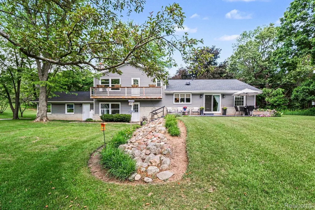 9100 Pine Knob Road Independence Charter Township MI 48348