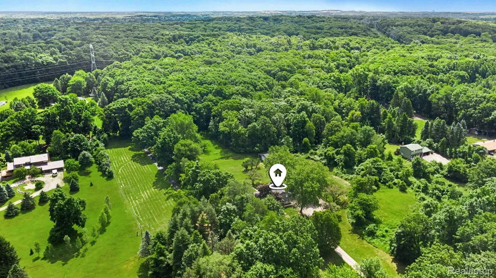 9100 Pine Knob Road Independence Charter Township MI 48348