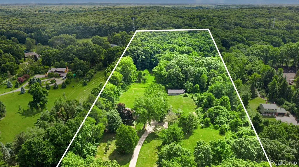 9100 Pine Knob Road Independence Charter Township MI 48348