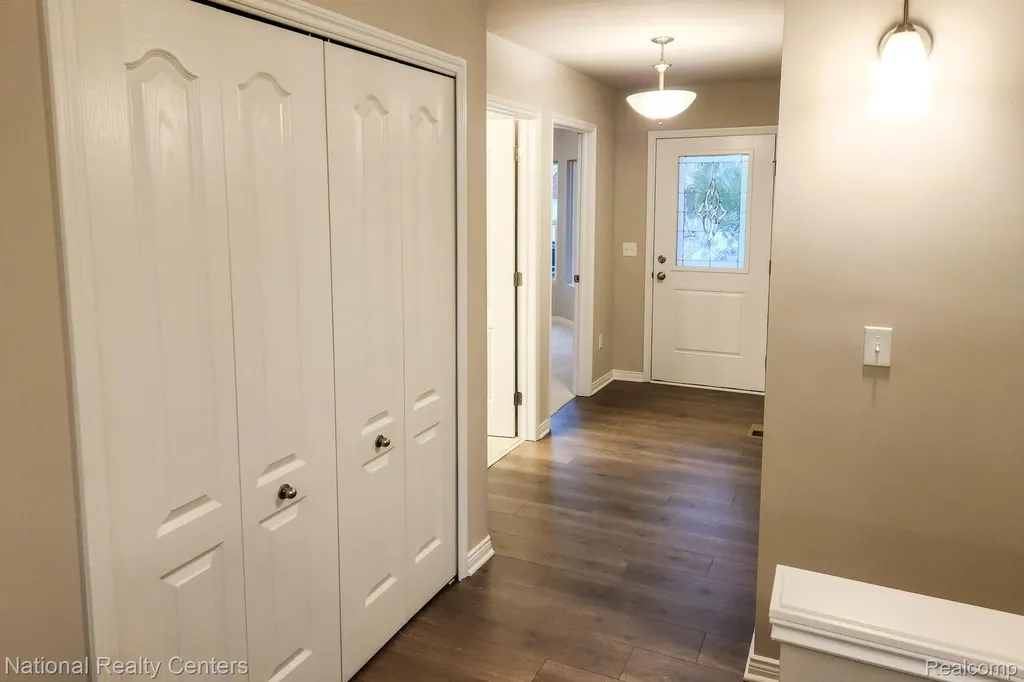 374 Devonshire Drive Lapeer City MI 48446
