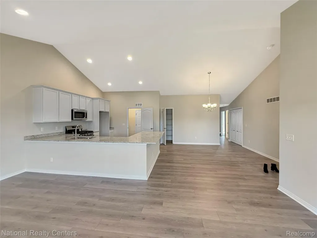 374 Devonshire Drive Lapeer City MI 48446