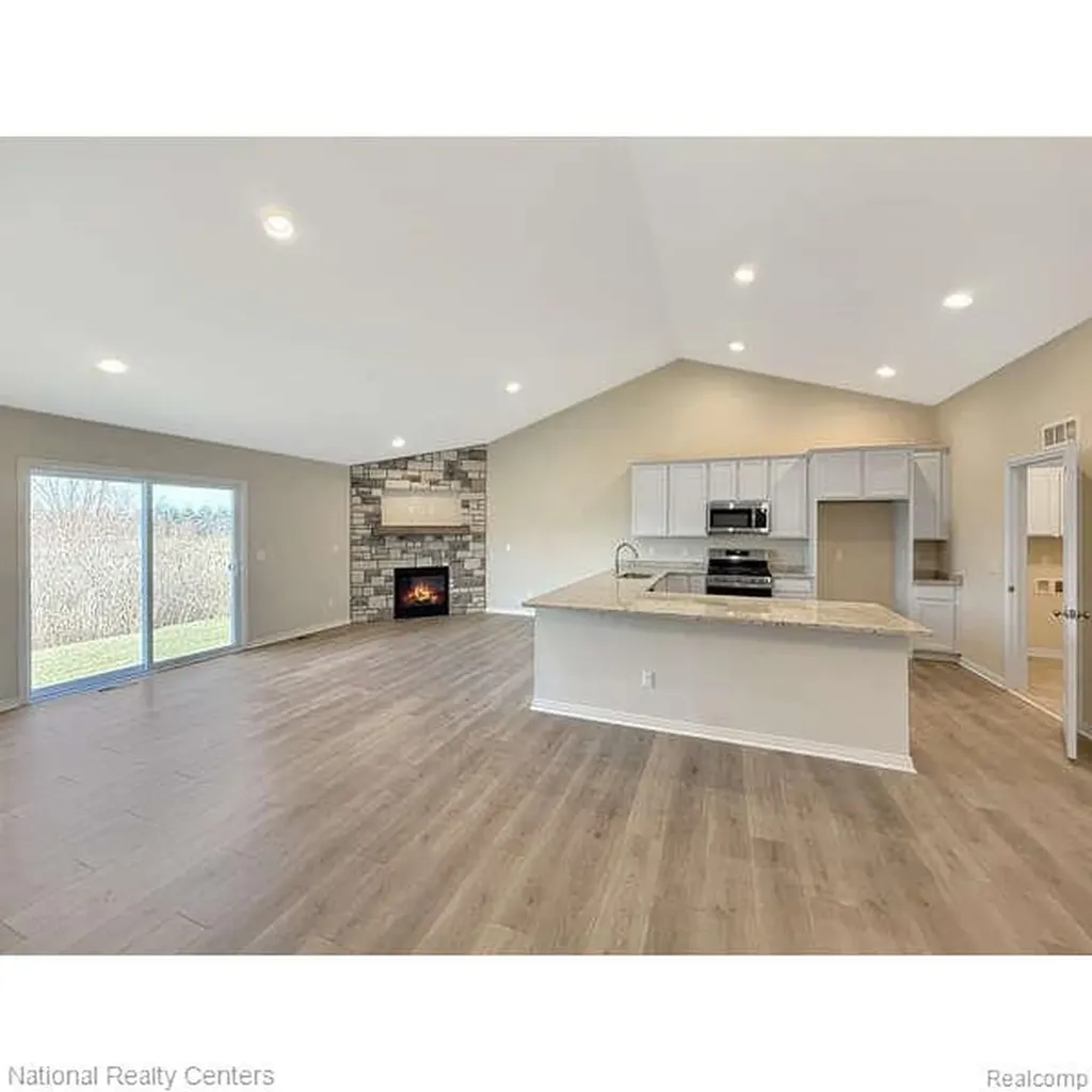 374 Devonshire Drive Lapeer City MI 48446