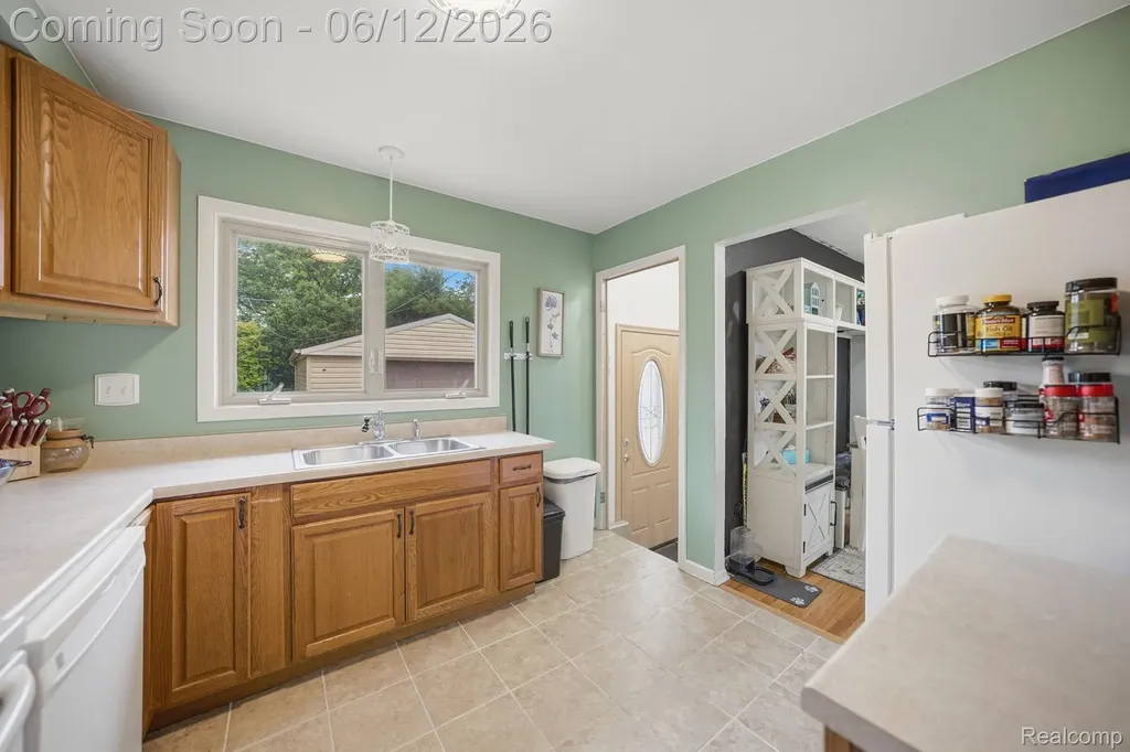 28750 Fountain Street Roseville City MI 48066