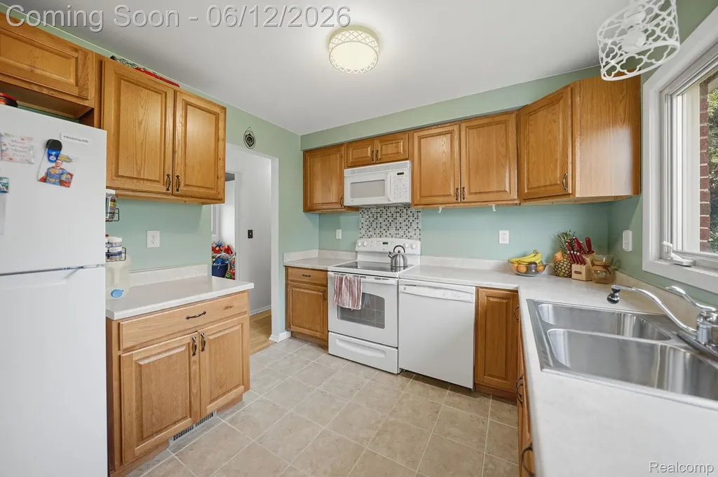 28750 Fountain Street Roseville City MI 48066