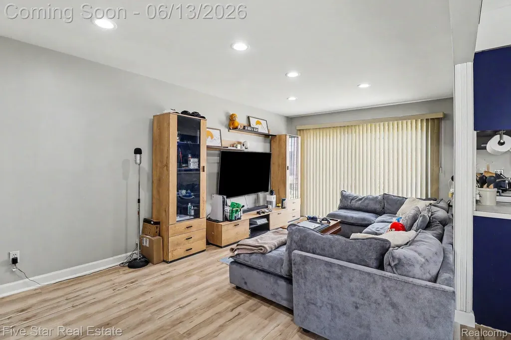 29261 Marshall Street Southfield City MI 48076