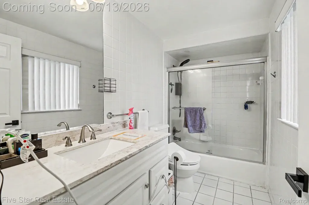 29261 Marshall Street Southfield City MI 48076