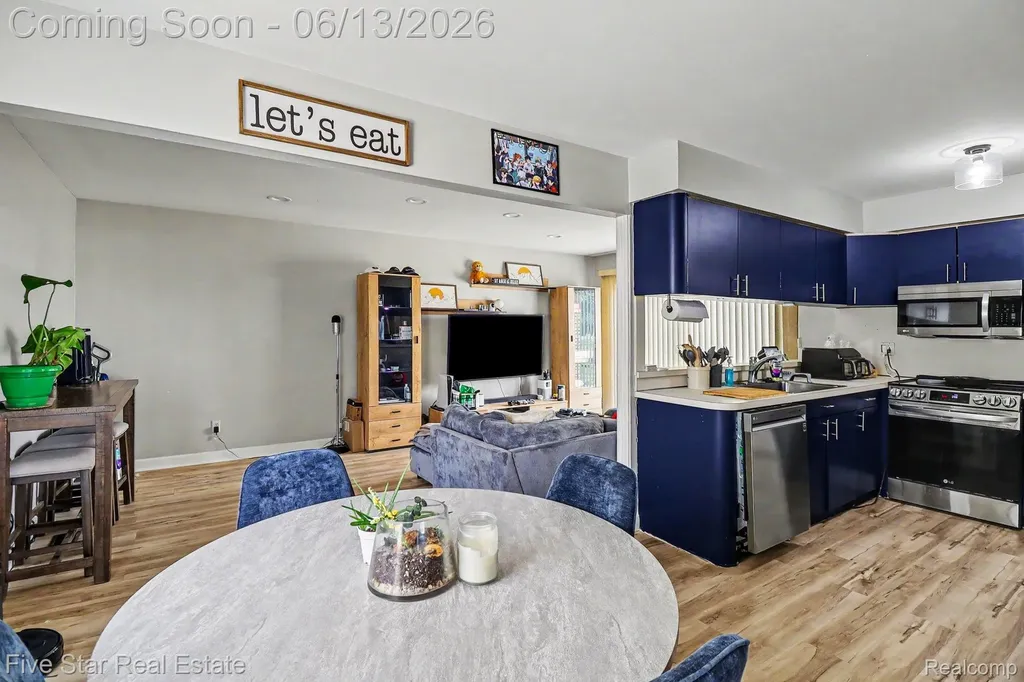 29261 Marshall Street Southfield City MI 48076