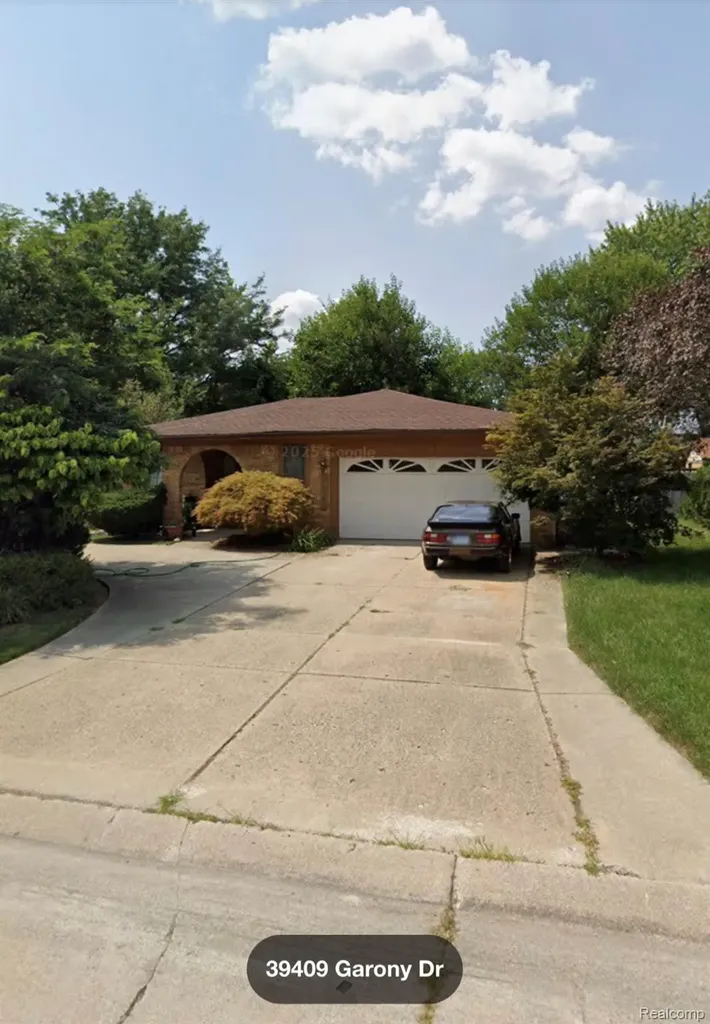 39409 Garony Drive Clinton Charter Township MI 48038
