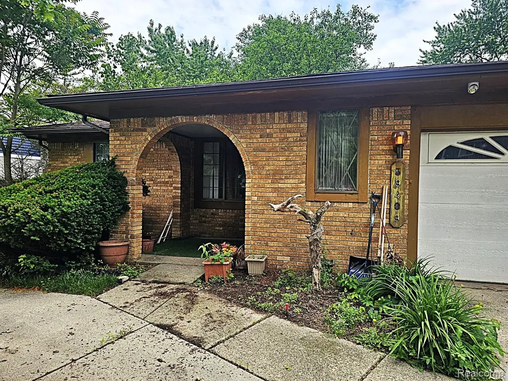 39409 Garony Drive Clinton Charter Township MI 48038
