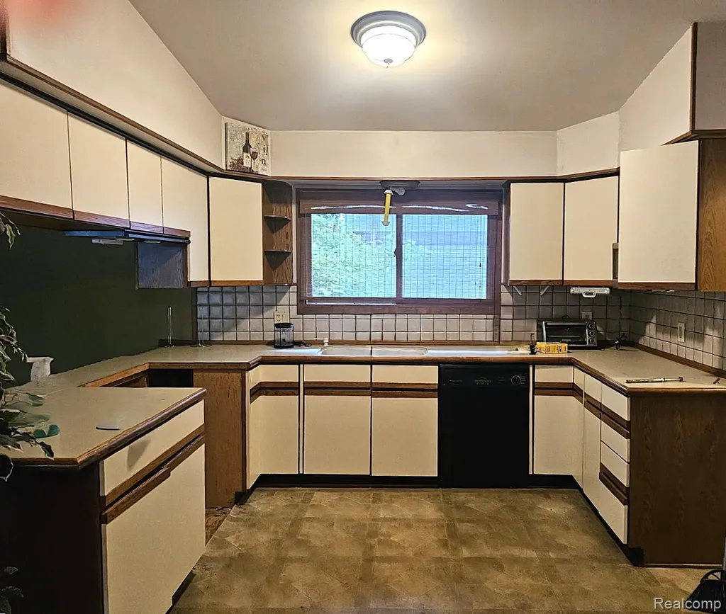 39409 Garony Drive Clinton Charter Township MI 48038