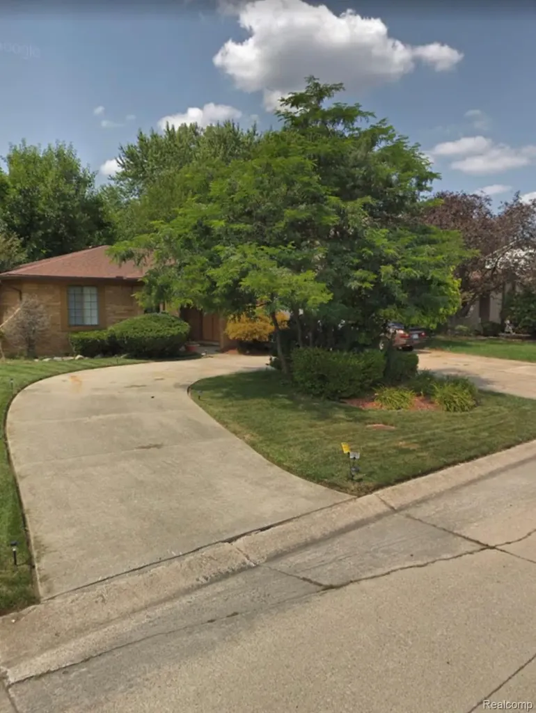 39409 Garony Drive Clinton Charter Township MI 48038