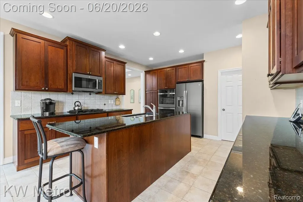 49145 White Mill Drive Shelby Charter Township MI 48317