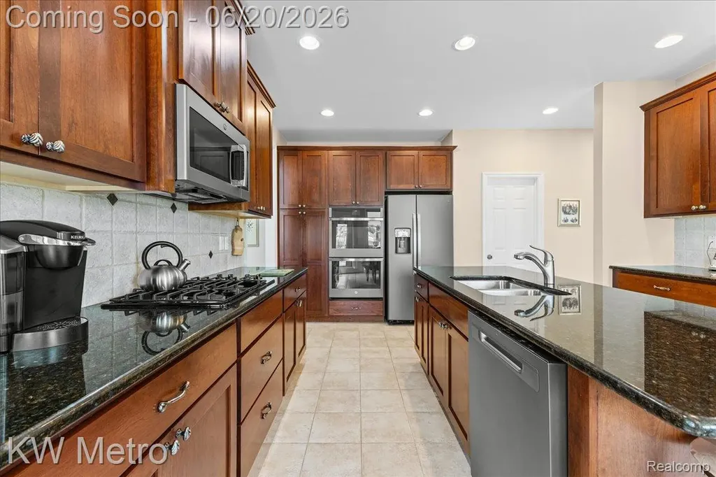49145 White Mill Drive Shelby Charter Township MI 48317