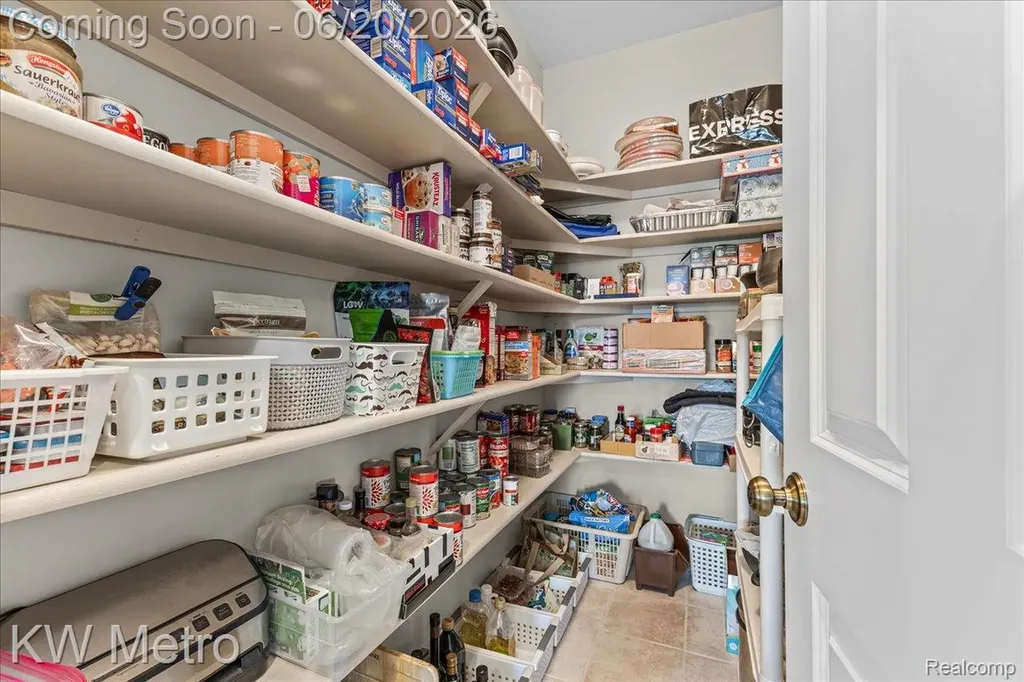 49145 White Mill Drive Shelby Charter Township MI 48317