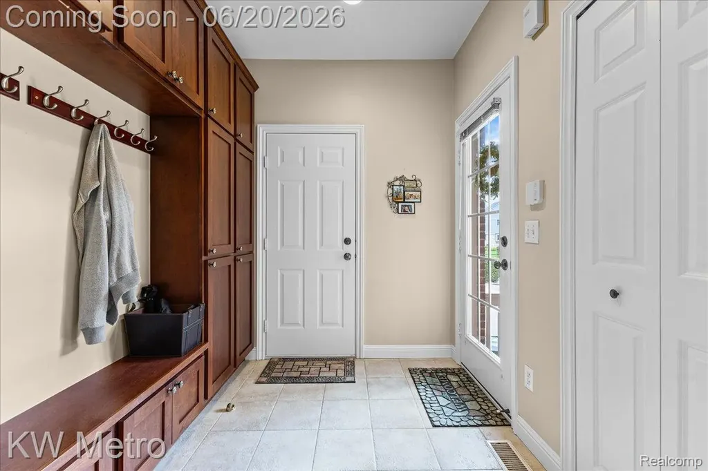 49145 White Mill Drive Shelby Charter Township MI 48317