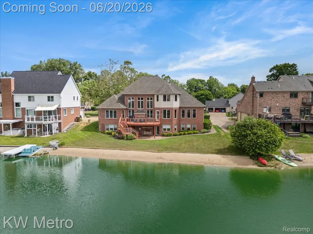 49145 White Mill Drive Shelby Charter Township MI 48317