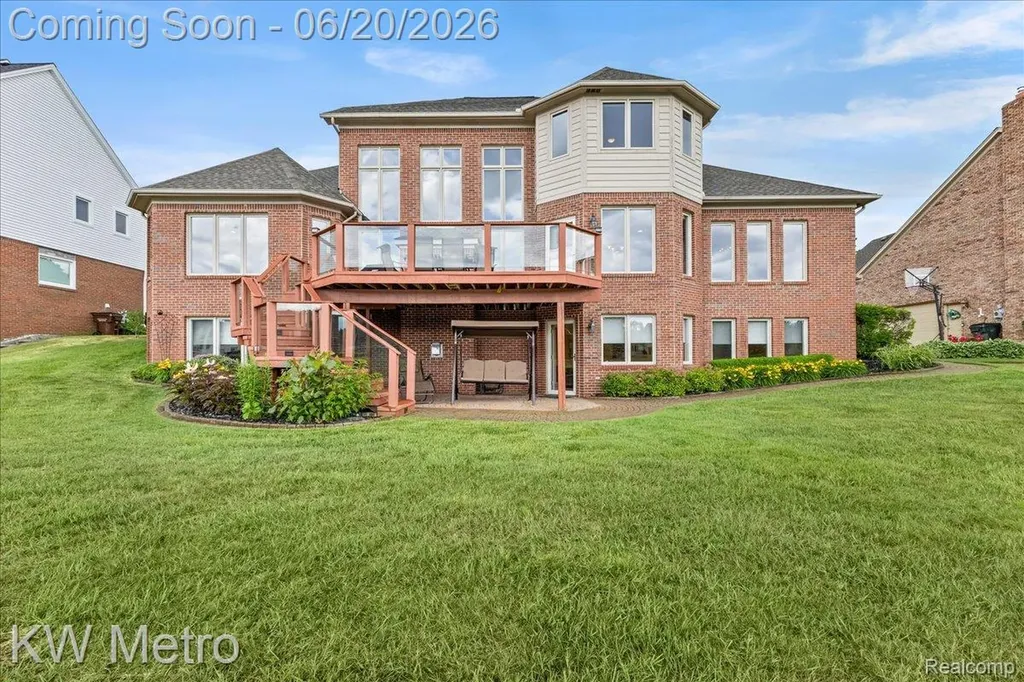 49145 White Mill Drive Shelby Charter Township MI 48317