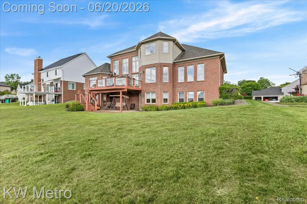 49145 White Mill Drive Shelby Charter Township MI 48317