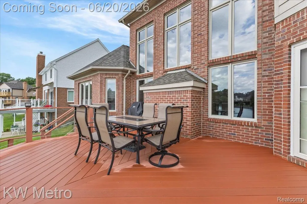 49145 White Mill Drive Shelby Charter Township MI 48317