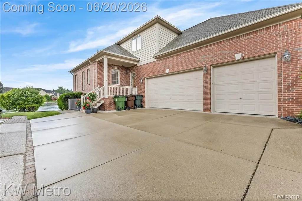 49145 White Mill Drive Shelby Charter Township MI 48317