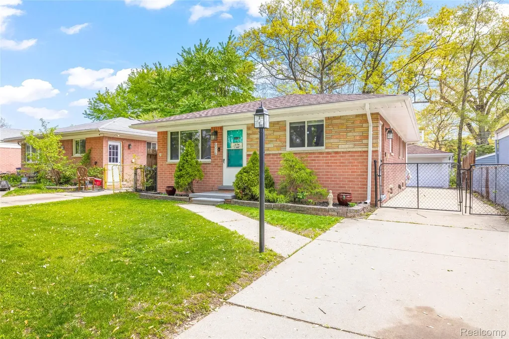 6016 N Berry Street Westland City MI 48185