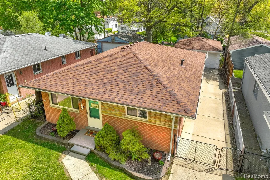 6016 N Berry Street Westland City MI 48185